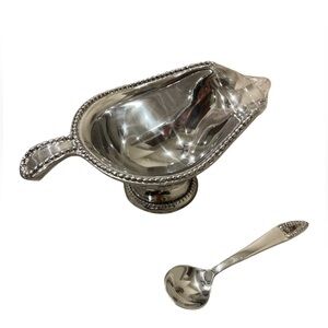 Pearl gravy boat with spoon